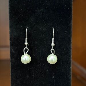 pearl dangling earrings 🆕